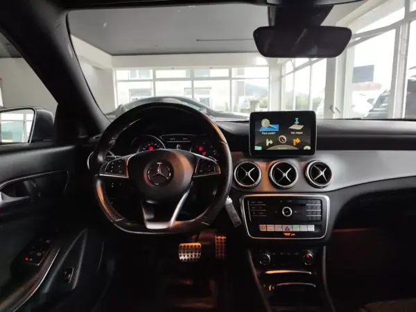 Mercedes-Benz CLA 200 2016 - 20500 EUR, 168500 km - AUTO.MOTO.pt - 168500km - foto 35 de 36