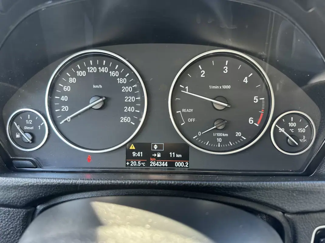BMW 318 2014 - 10900 EUR, 260000 km - 260000km - foto 38 de 58