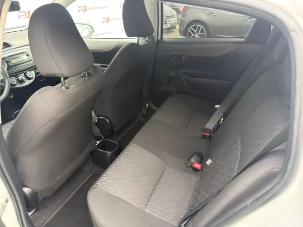 Toyota Yaris 2014 - 9990 EUR, 149000 km - AUTO.MOTO.pt - 149000km - foto 15 de 19