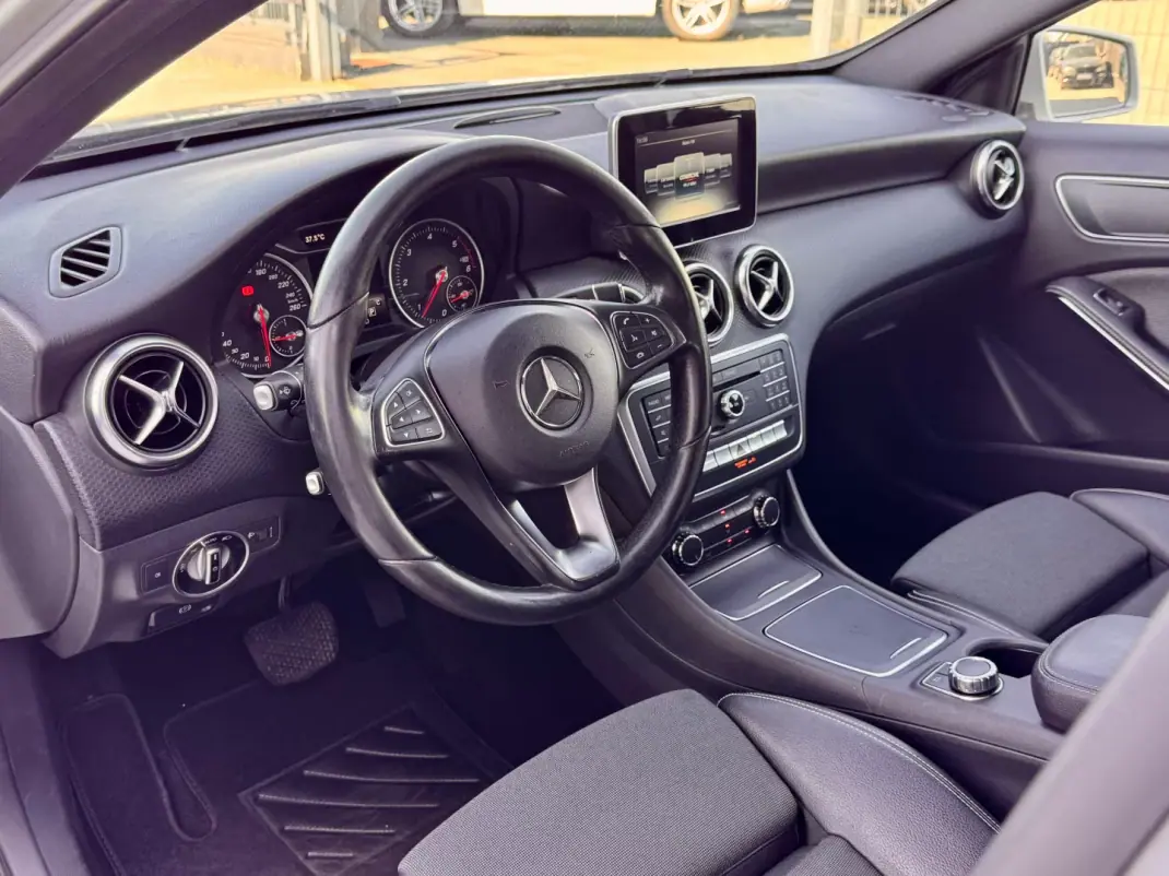 Mercedes-Benz A 180 2018 - 17500 EUR, 155000 km - 155000km - foto 8 de 19