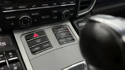Porsche Panamera 2014 - 45990 EUR, 157000 km - AUTO.MOTO.pt - 157000km - foto 26 de 37