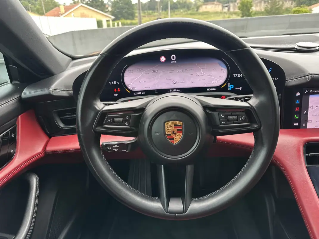 Porsche Taycan 2020 - 49900 EUR, 100000 km - AUTO.MOTO.pt - 100000km - foto 34 de 61
