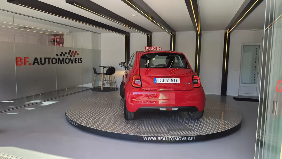 Fiat 500e 2023 - 16500 EUR, 19050 km - 19050km - foto 16 de 54