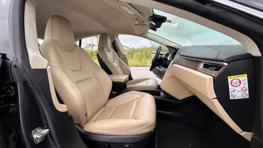 Tesla Model S 2017 - 21500 EUR, 155000 km - AUTO.MOTO.pt - 155000km - foto 12 de 17