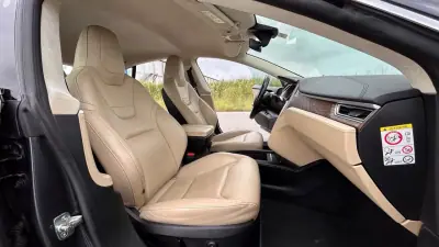 Tesla Model S 2017 - 21500 EUR, 155000 km - AUTO.MOTO.pt - 155000km - foto 12 de 17