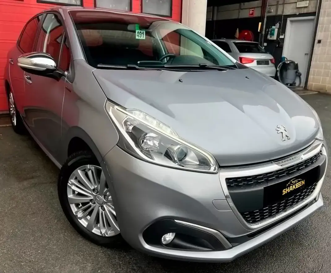 Peugeot 208 2019 - 7990 EUR, 135015 km - AUTO.MOTO.pt - 135015km - foto 3 de 12