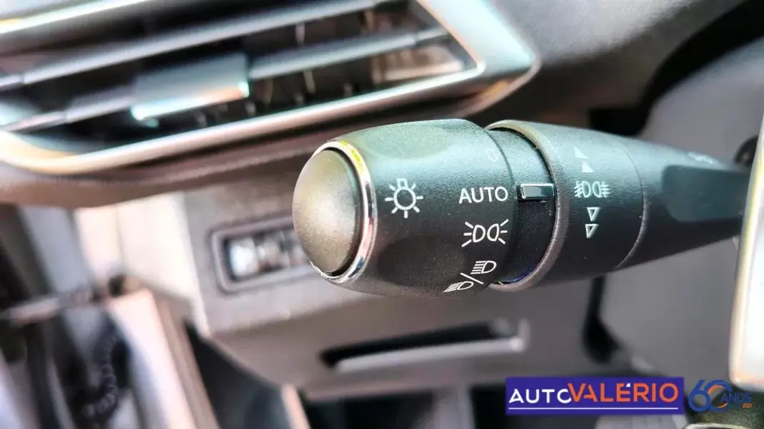 Peugeot 3008 2019 - 20950 EUR, 75140 km - 75140km - foto 12 de 39