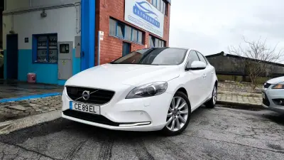 Volvo V40 2013 - 11400 EUR, 182000 km - AUTO.MOTO.pt - 182000km - foto 8 de 24