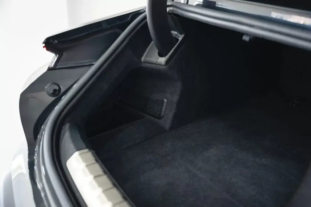Porsche Taycan 2020 - 59950 EUR, 87282 km - 87282km - foto 21 de 46