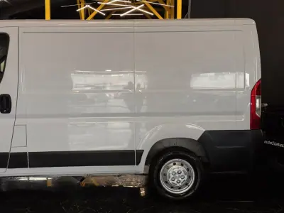 Peugeot Partner L2 caixa automática 130cv 2022 - 16990 EUR, 170100 km - AUTO.MOTO.pt - 170100km - foto 9 de 26