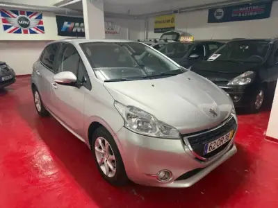 Peugeot 208 2014 - 7400 EUR, 116000 km - AUTO.MOTO.pt - 116000km - foto 4 de 26