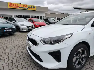 Kia Ceed SW 2020 - 15500 EUR, 58500 km - AUTO.MOTO.pt - 58500km - foto 11 de 26