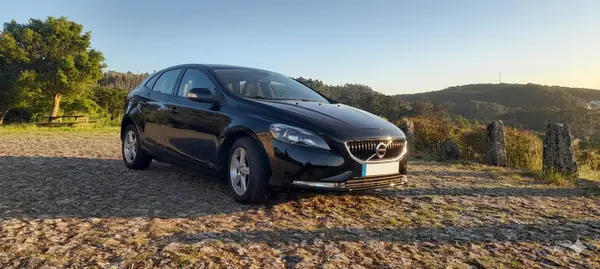 Volvo V40 2018 - 13500 EUR, 140000 km - AUTO.MOTO.pt - 140000km - foto 3 de 7