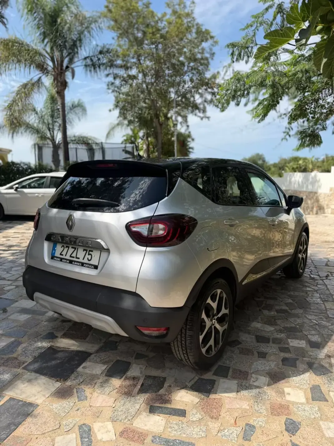 Renault Captur 2019 - 14900 EUR, 95873 km - 95873km - foto 6 de 9
