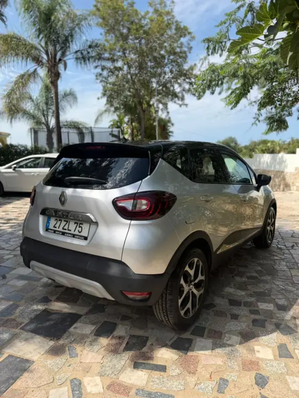 Renault Captur 2019 - 14900 EUR, 95873 km - AUTO.MOTO.pt - 95873km - foto 6 de 9