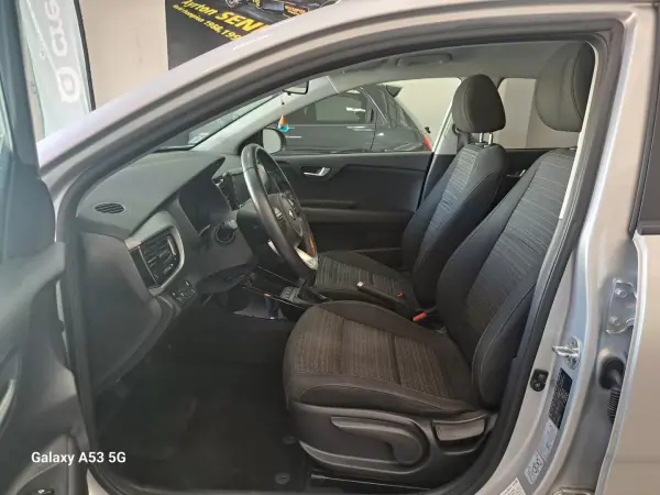 Kia Stonic 2020 - 14990 EUR, 41765 km - AUTO.MOTO.pt - 41765km - foto 10 de 34