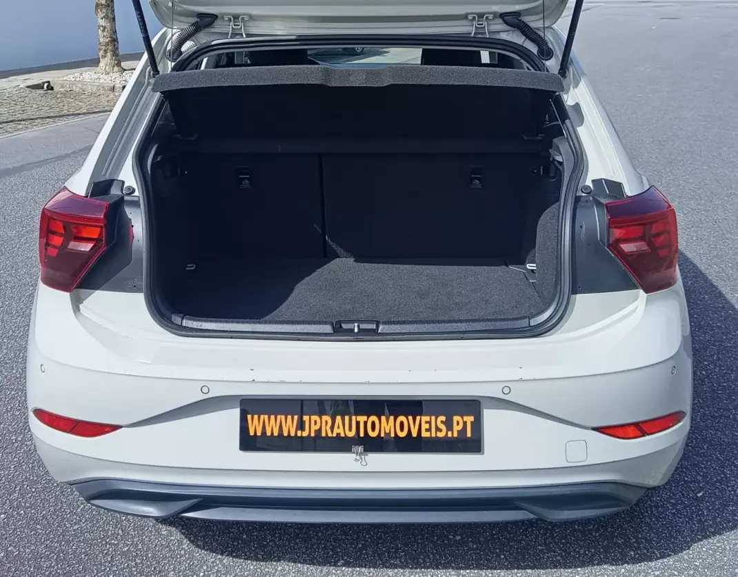 Volkswagen Polo 2023 - 14490 EUR, 125000 km - AUTO.MOTO.pt - 125000km - foto 9 de 18