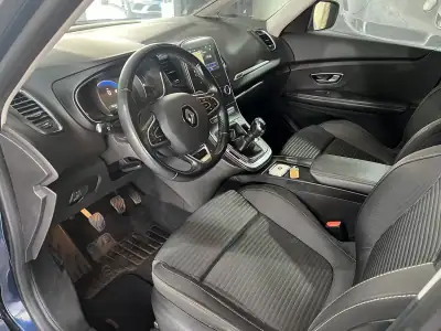 Renault Scénic 2017 - 15800 EUR, 156509 km - AUTO.MOTO.pt - 156509km - foto 6 de 24