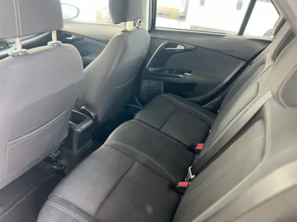 Fiat Tipo Station Wagon 2018 - 7850 EUR, 200000 km - AUTO.MOTO.pt - 200000km - foto 7 de 12
