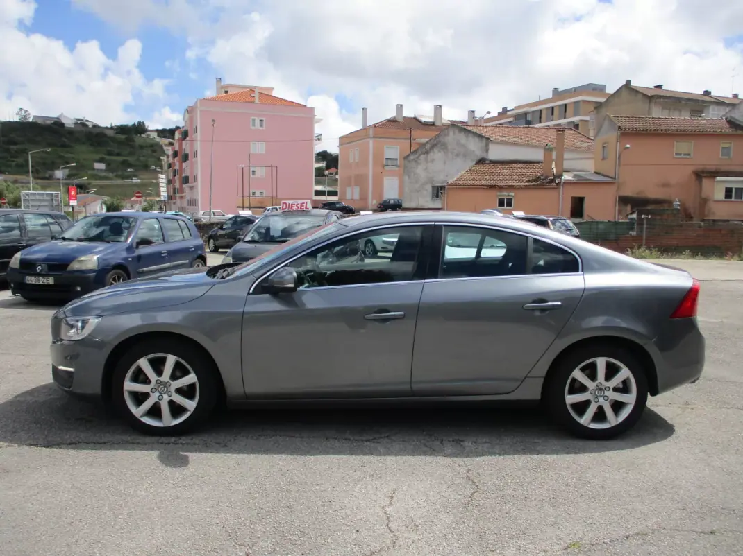 Volvo S60 2016 - 11500 EUR, 236000 km - AUTO.MOTO.pt - 236000km - foto 5 de 11