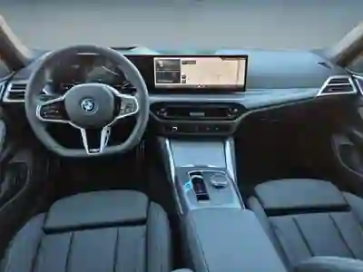 BMW i4 2025 - 30000 EUR, 25000 km - 25000km - foto 4 de 8