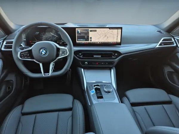 BMW i4 2025 - 30000 EUR, 25000 km - 25000km - foto 4 de 8