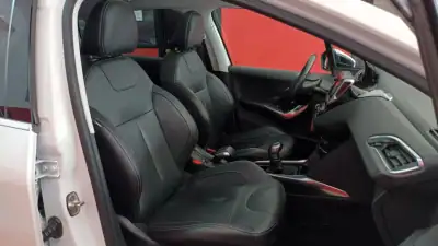 Peugeot 2008 2015 - 11490 EUR, 92490 km - AUTO.MOTO.pt - 92490km - foto 58 de 72