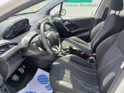 Peugeot 208 2014 - 7350 EUR, 85491 km - AUTO.MOTO.pt - 85491km - foto 13 de 25