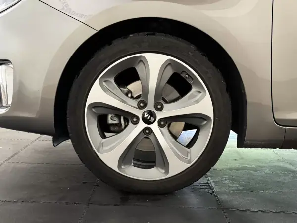 Kia Carens 2016 - 16500 EUR, 115211 km - AUTO.MOTO.pt - 115211km - foto 8 de 26