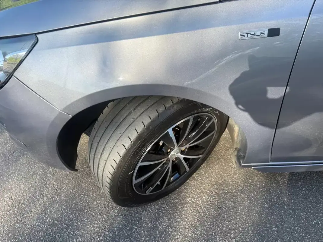 Peugeot 308 SW 2016 - 9450 EUR, 192000 km - AUTO.MOTO.pt - 192000km - foto 21 de 24