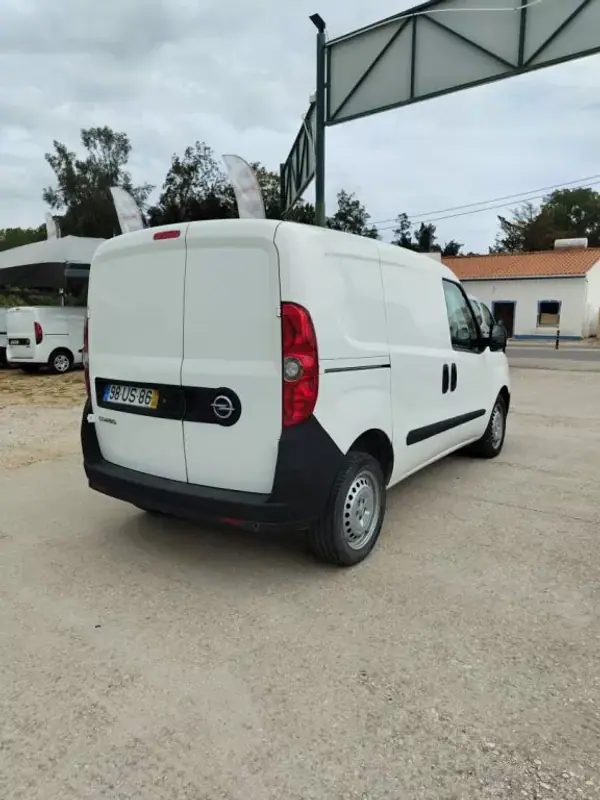 Opel COMBO 2018 - 10950 EUR, 170000 km - AUTO.MOTO.pt - 170000km - foto 11 de 11