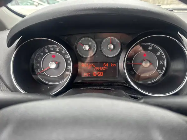 Fiat Punto Evo 2015 - 4500 EUR, 135000 km - AUTO.MOTO.pt - 135000km - foto 11 de 17