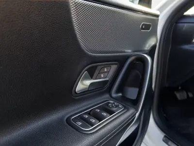 Mercedes-Benz A 180 2018 - 21990 EUR, 143000 km - AUTO.MOTO.pt - 143000km - foto 13 de 36