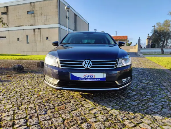 Volkswagen Passat Variant 2011 - 10750 EUR, 213000 km - AUTO.MOTO.pt - 213000km - foto 2 de 7