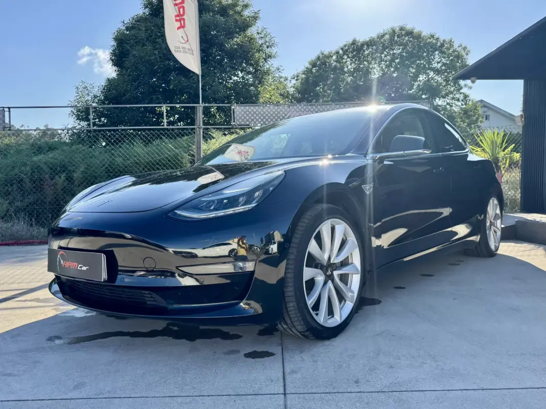 Tesla Model 3 2019 - 21999 EUR, 149000 km - AUTO.MOTO.pt - 149000km - foto 1 de 22