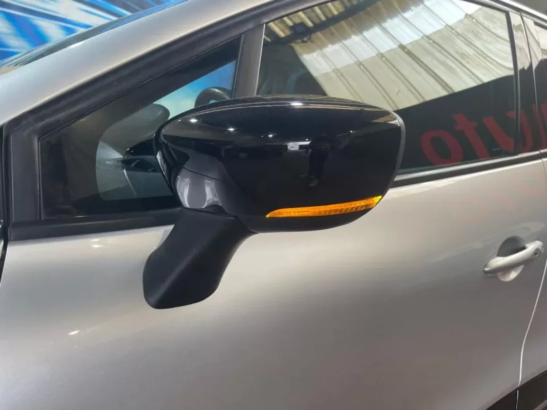 Renault Clio 2019 - 11750 EUR, 106000 km - AUTO.MOTO.pt - 106000km - foto 28 de 45