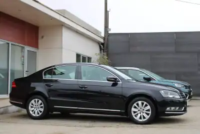 Volkswagen Passat 2011 - 10990 EUR, 174000 km - AUTO.MOTO.pt - 174000km - foto 6 de 30