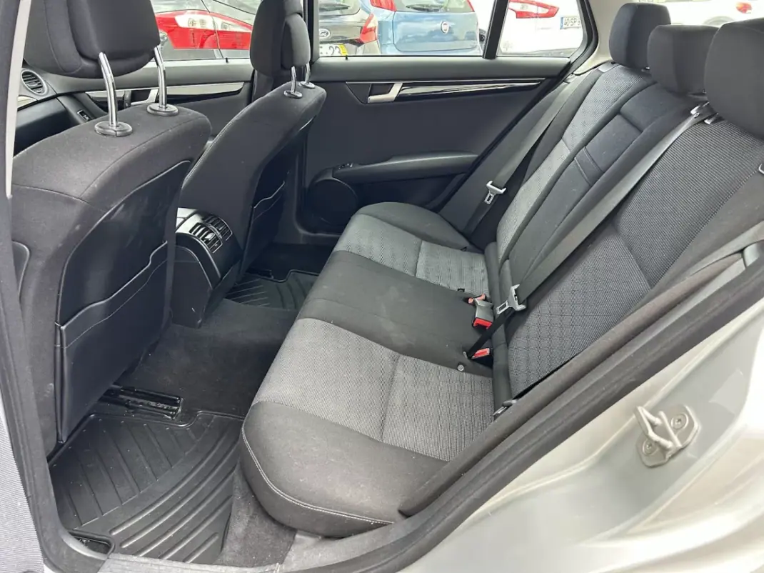 Mercedes-Benz C 180 2014 - 14500 EUR, 206850 km - AUTO.MOTO.pt - 206850km - foto 6 de 13