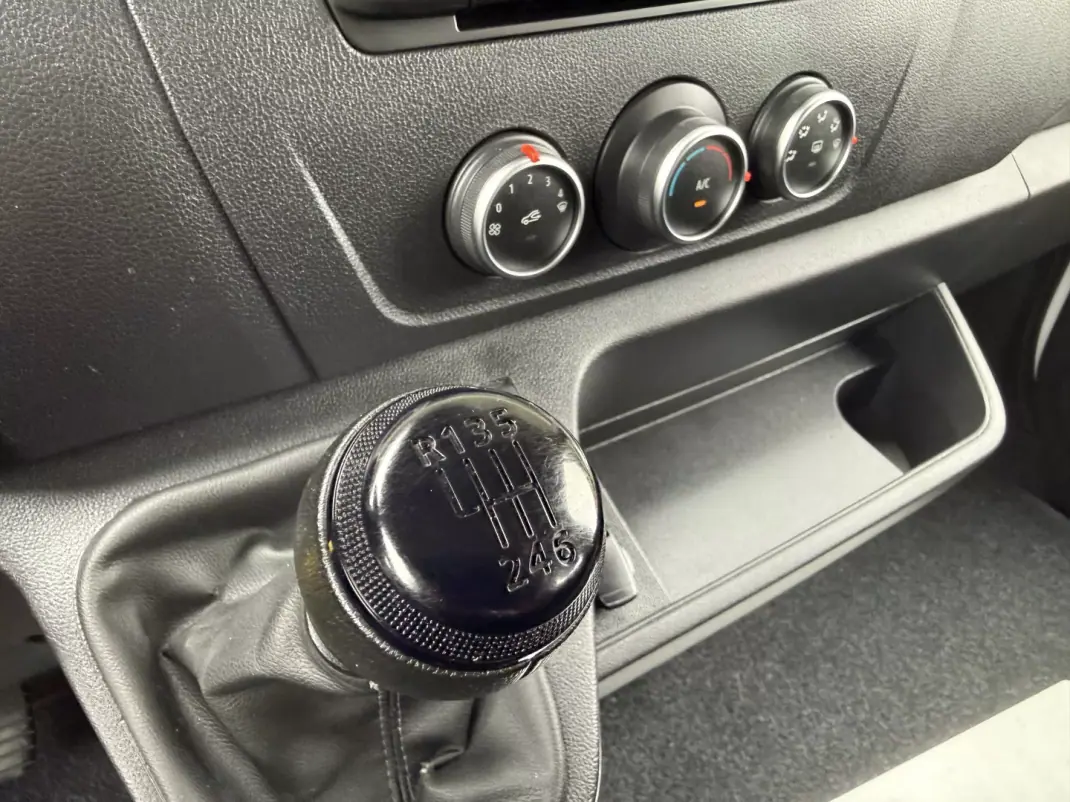 Renault Master 2.3 Dci L3 3.5T 135 cv C.Dupla 2021 - 26750 EUR, 84000 km - AUTO.MOTO.pt - 84000km - foto 15 de 31