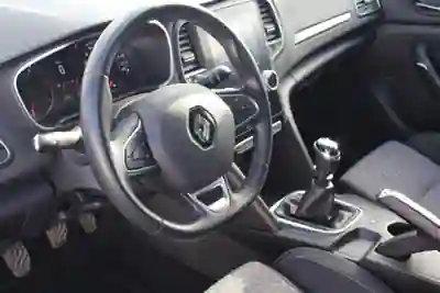Renault Mégane Sport Tourer 2021 - 14490 EUR, 95250 km - AUTO.MOTO.pt - 95250km - foto 6 de 10