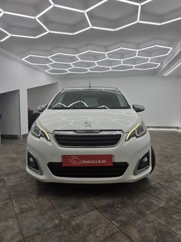 Peugeot 108 2015 - 8650 EUR, 88563 km - AUTO.MOTO.pt - 88563km - foto 31 de 53