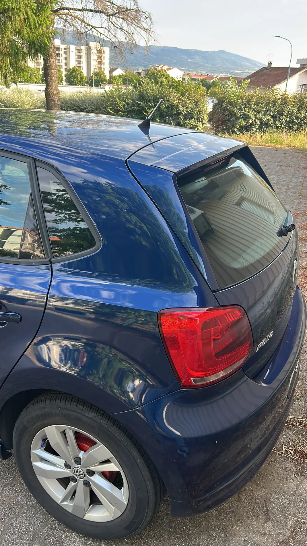 Volkswagen Polo 2012 - 4500 EUR, 212000 km - AUTO.MOTO.pt - 212000km - foto 1 de 9