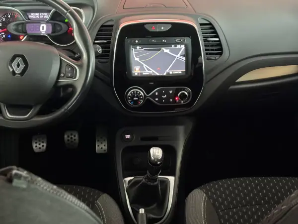 Renault Captur 2017 - 15990 EUR, 80345 km - AUTO.MOTO.pt - 80345km - foto 18 de 21