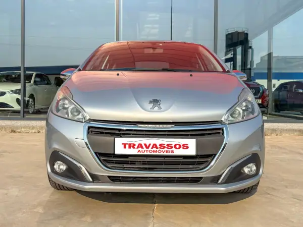 Peugeot 208 2016 - 8900 EUR, 65803 km - AUTO.MOTO.pt - 65803km - foto 2 de 12