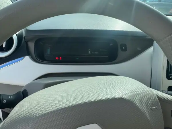 Renault Zoe 2016 - 8990 EUR, 85000 km - AUTO.MOTO.pt - 85000km - foto 13 de 18
