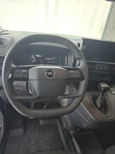 Opel COMBO 2024 - 21900 EUR, 11972 km - AUTO.MOTO.pt - 11972km - foto 11 de 20