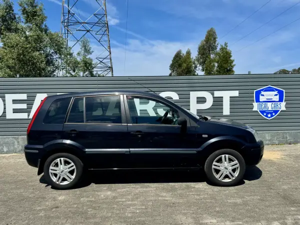 Ford Fusion 2004 - 3950 EUR, 135000 km - AUTO.MOTO.pt - 135000km - foto 5 de 20