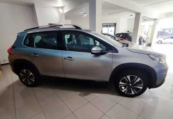 Peugeot 2008 2018 - 13250 EUR, 37000 km - AUTO.MOTO.pt - 37000km - foto 11 de 31