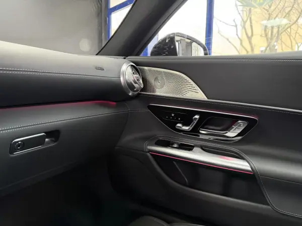 Mercedes-Benz AMG GT 2025 - 140000 EUR, 8886 km - AUTO.MOTO.pt - 8886km - foto 31 de 74