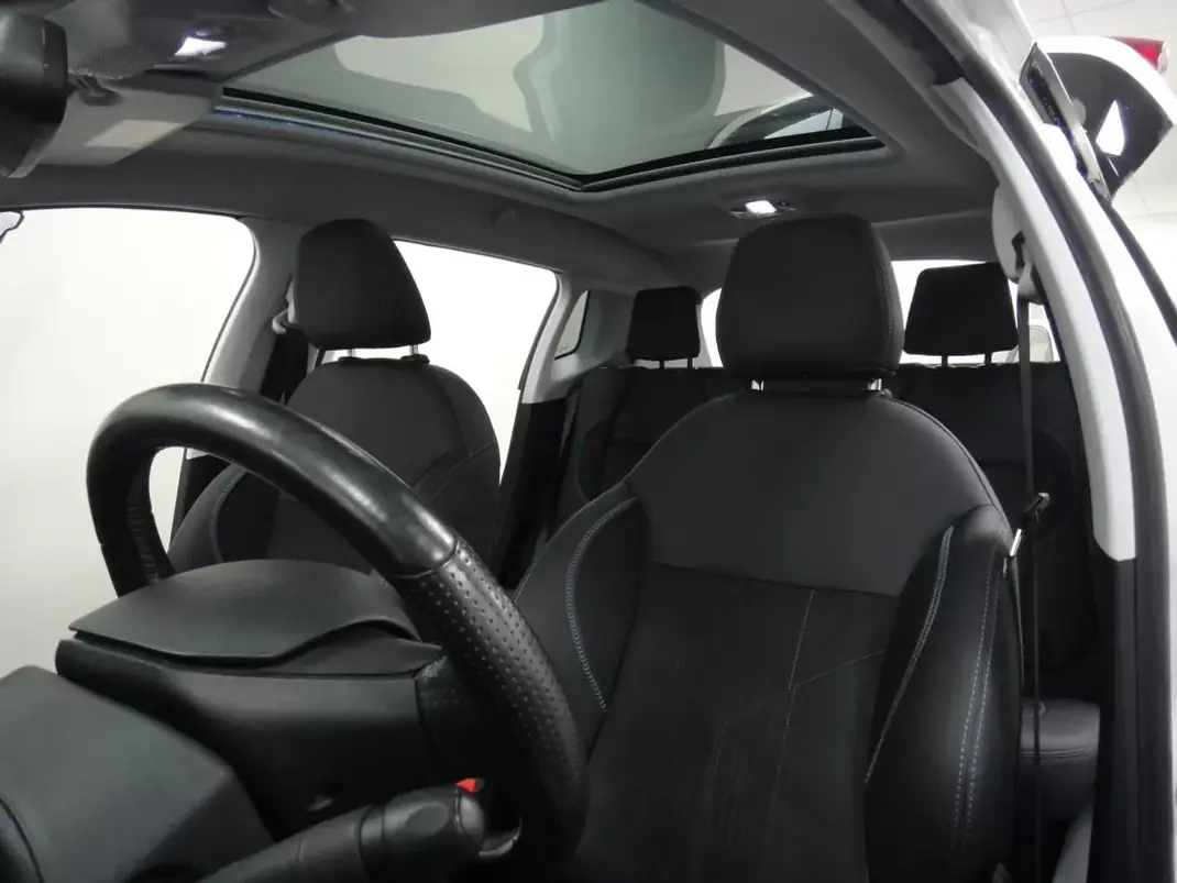 Peugeot 2008 2019 - 11250 EUR, 90000 km - AUTO.MOTO.pt - 90000km - foto 13 de 32